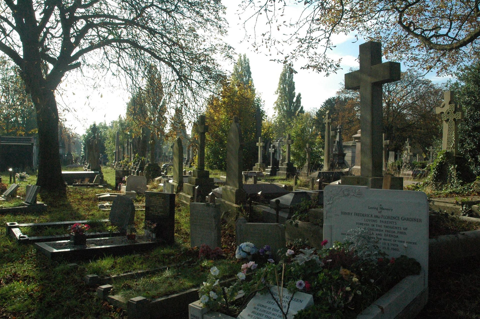 Kensal Green Cemetery view.jpg